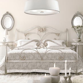 _Ducale Hand forged solid iron bed
       silver leaf pickled finish, cat. C.
      <br>
      _Tamburo wooden night tables 
       in Minosse ivory finish, cat. B.
      <br>
      _Vittoria wooden mirrors
       silver leaf pickled finish, cat. C.
      