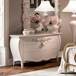 _Jadore dresser
        in cameo finish, cat. B57
        with details in dove grey silver leaf finish, cat. C46.
