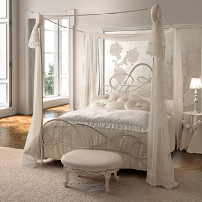 _Lolita Canopy bed 
                   in solid wrought iron,champagne 
                   silver leaf finish, cat. C.
                  <br>
                  _Lolita canopy bed.
                  <br>
                  _Ginevra wooden table
                   in champagne silver leaf finish, cat. C.
                  <br>
                  _Lady wooden table lamp 
                   in champagne silver leaf finish, cat. C.
                  <br>
                  _Wall wardrobe 
                   with coplanar doors in champagne silver leaf 
                   finish, cat. C, roses and glitter decoration.
                  <br>
                  _Nouvelle wooden pouff 
                   in champagne silver leaf finish, cat. C.
                  