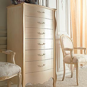 LIBERTY L.83 H.142 P.43,5 cm</br>
_Settimino Liberty in legno, con maniglie Classic in metallo, finitura perla, cat. C