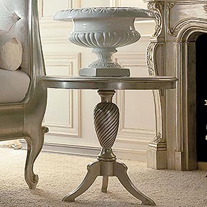BARCELLONA Ø68 H.65 cm</br>
_Tavolino Barcellona in legno, finitura foglia argento a cera, cat. C