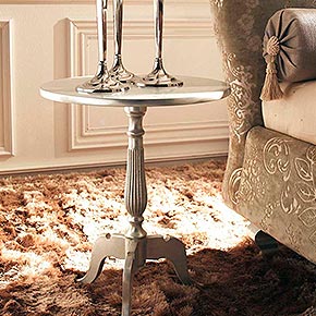 GINEVRA Ø50 H.66 cm</br>
_Tavolino Ginevra in legno, finitura foglia argento a cera, cat. C
