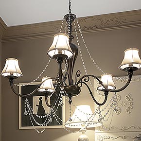 OPERÀ Ø110 H.90 cm</br>
_Lampadario Operà in legno e metallo, finitura ebano cat. B, paralumi in tessuto Ponge/29 cat. A, con pendenti Swarovski