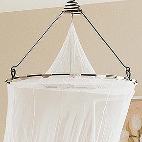 ZANZIBAR Ø70 H.62 H.totale 300 cm</br>
_Zanzariera in ferro battuto con telo in tulle, finitura grafite opaco, cat. A